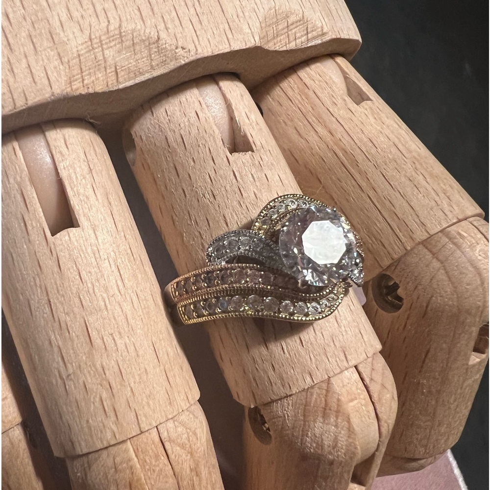 Vanna K x Bella Luce Swirl Ring